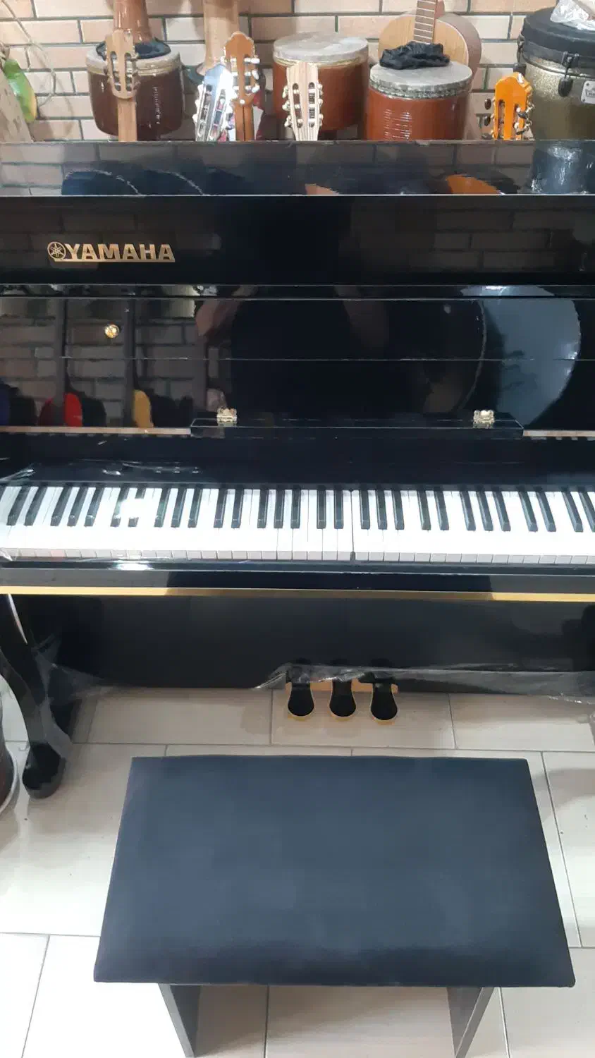 پیانو همراه کابین هایگلس ترک|پیانو، کیبورد، آکاردئون|قدس, شهر‌قدس|دیوار