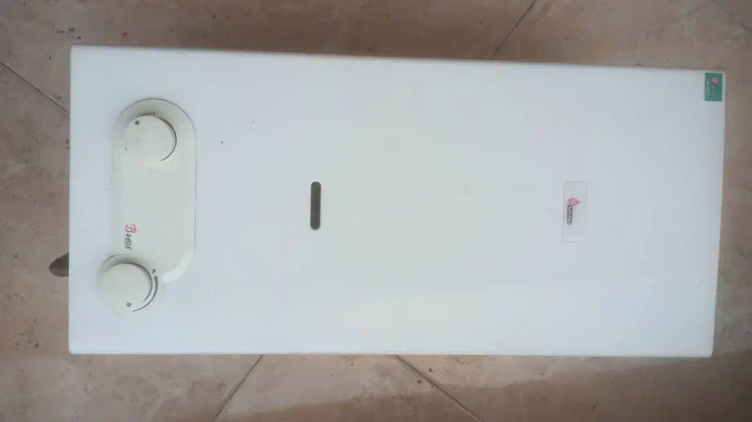 ابگرمکن دیواری بوتان فروش یا معاوضه با ابگرمکن ۱۸|آبگرمکن، پکیج، شوفاژ|لاهیجان, گلستان|دیوار