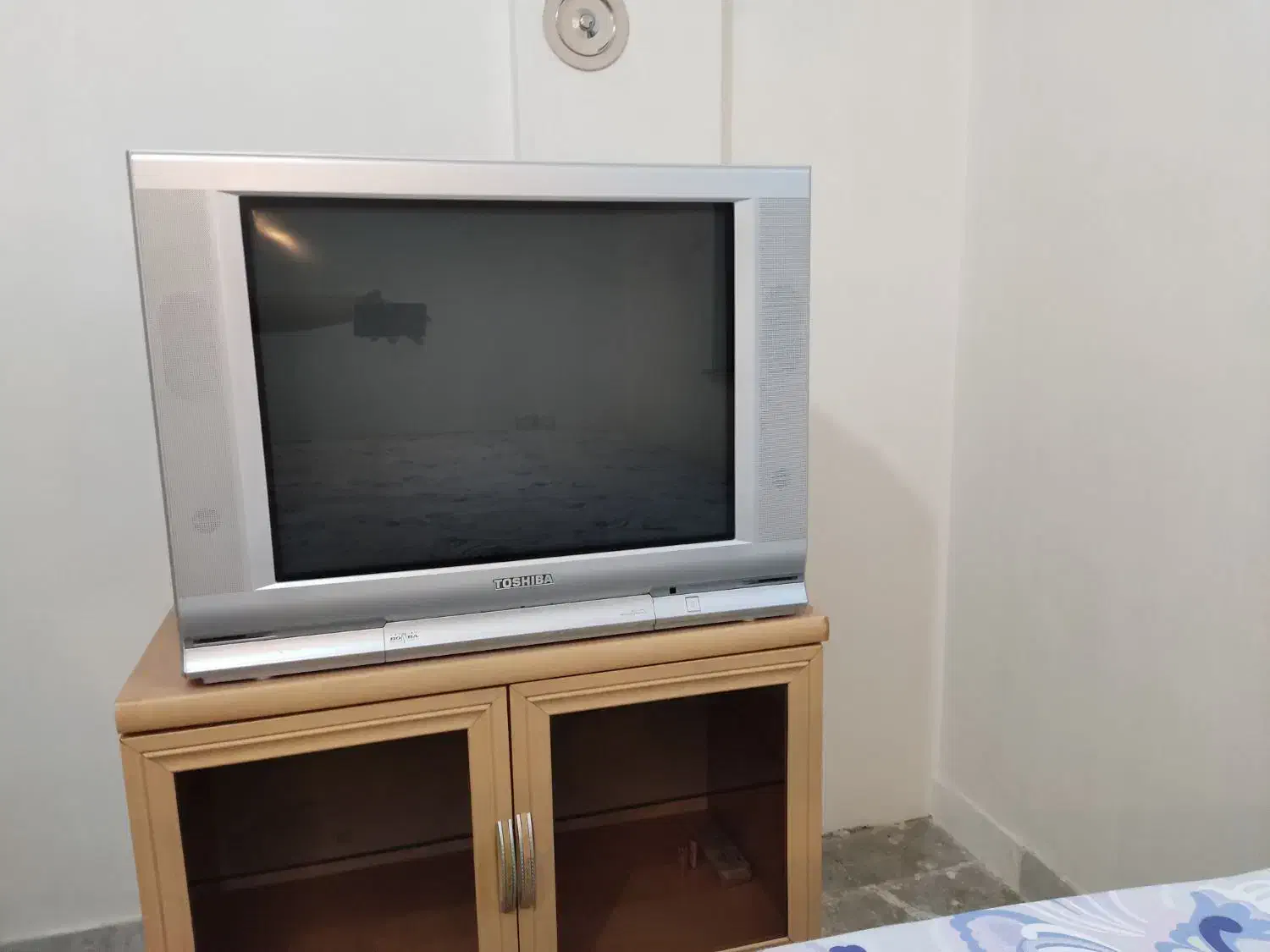 تلوزیون توشیبا کاملا سالم|تلویزیون و پروژکتور|رشت, چله خانه|دیوار