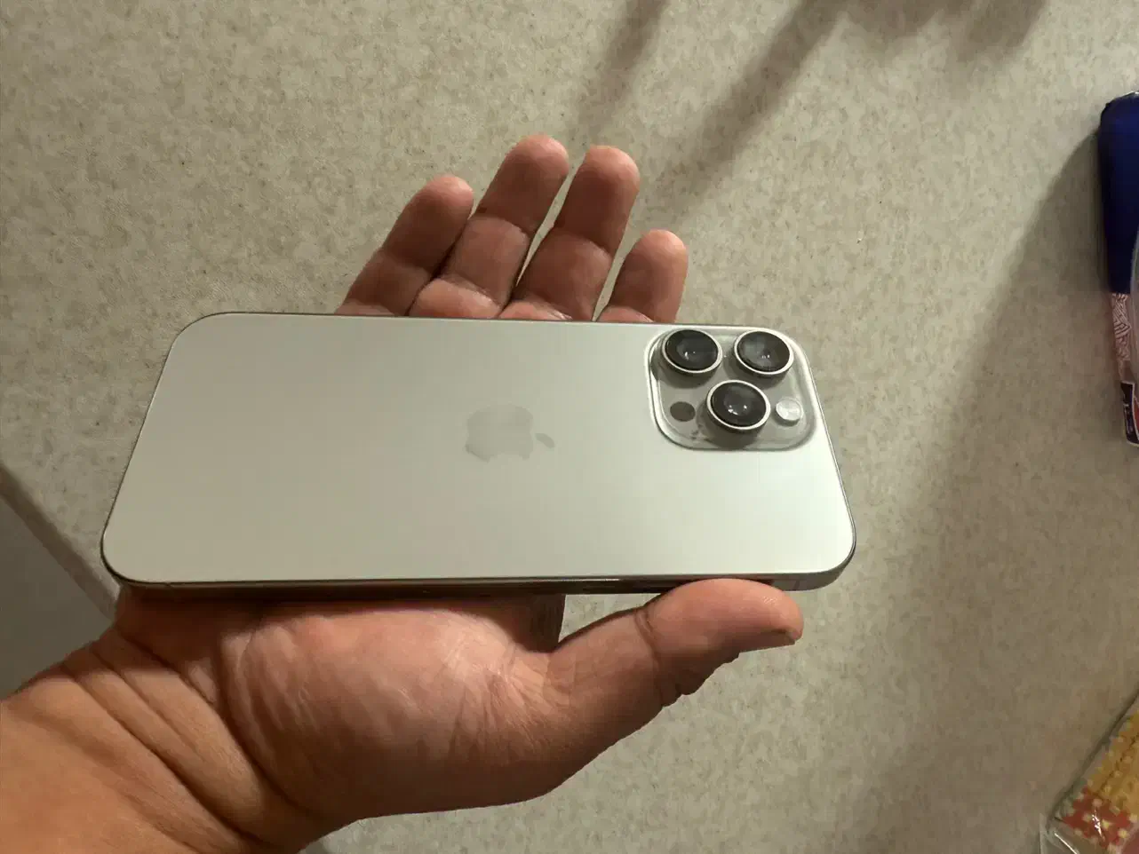 ایفون ۱۶ مکس ۲۵۶ در حد۱۳۳با شارژ zaa|موبایل|اصفهان, برازنده|دیوار