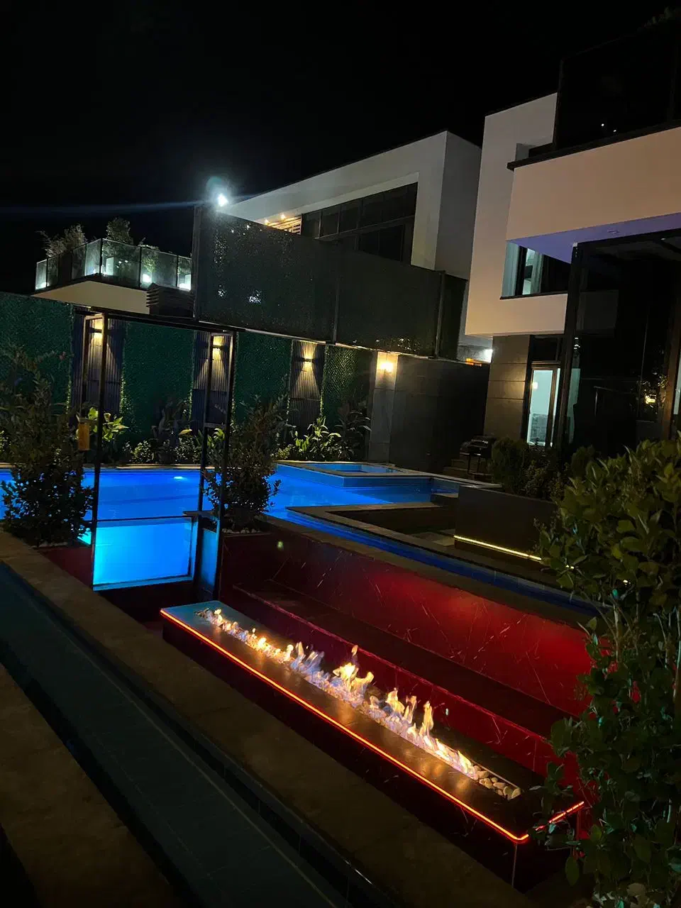 اجاره سالیانه ویلا لوکس مدرن ۴ خواب|اجارهٔ خانه و ویلا|چهارباغ, |دیوار