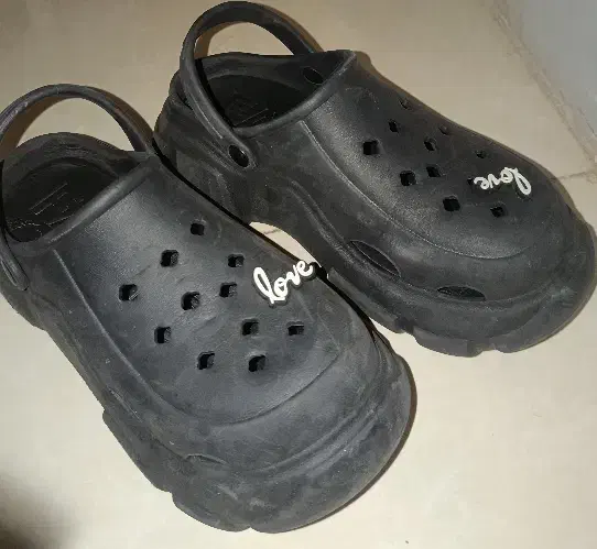 کراکس مشکی|کیف، کفش، کمربند|کرمان, |دیوار