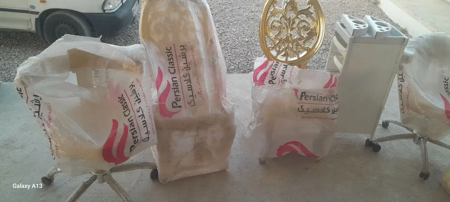 صندلی و لوازم آرایشی زنانه|آرایشگاه و سالن‌های زیبایی|بندرعباس, |دیوار