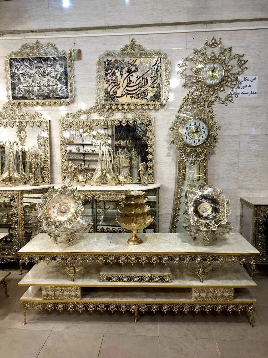 ست برنز جهیزیه بوفه برنز ساعت میز لاکچری(ایرانیان)|بوفه، ویترین، کنسول|کرمانشاه, |دیوار