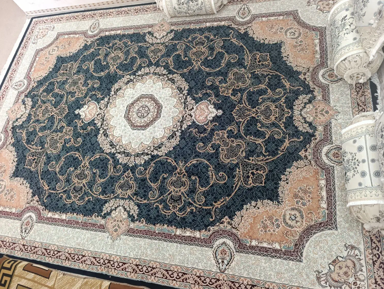 فرش کرم سورمه ای|فرش|دهدشت, |دیوار