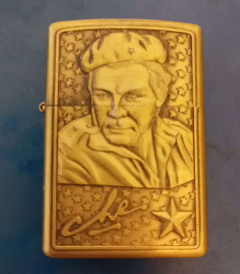 فندک بنزینی|کلکسیون اشیاء عتیقه|باخزر, |دیوار