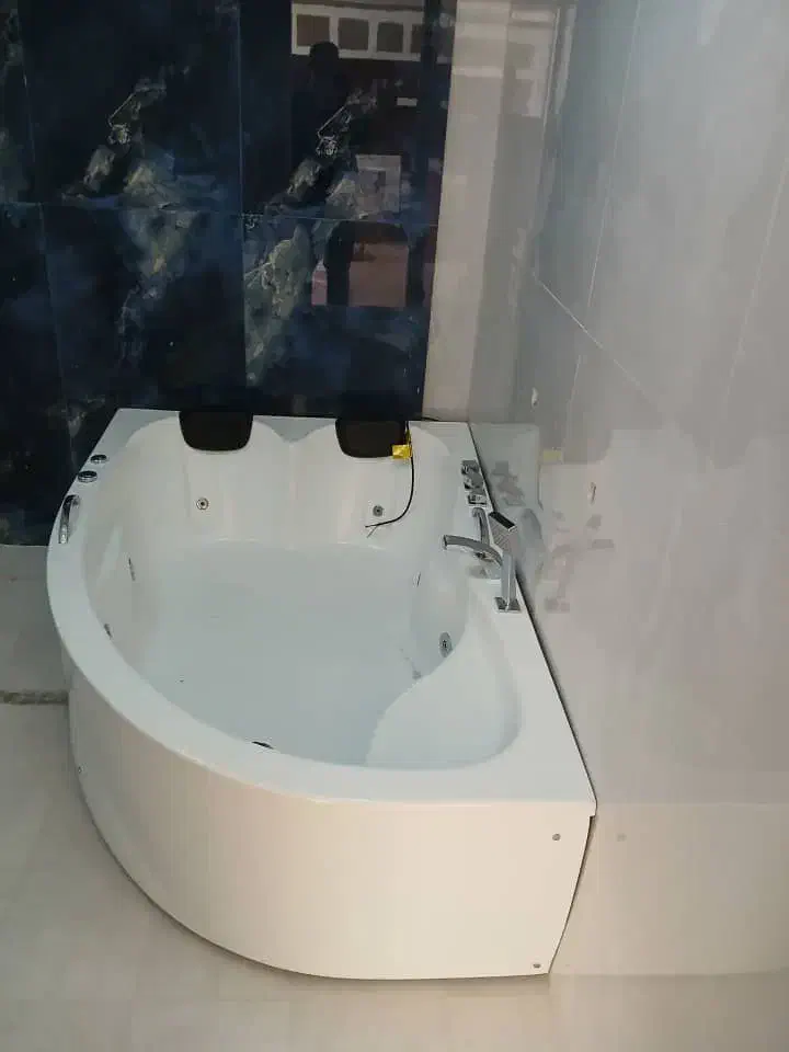 وان جکوزی مدل یک گوشه خم|لوازم حمام|تبریز, |دیوار