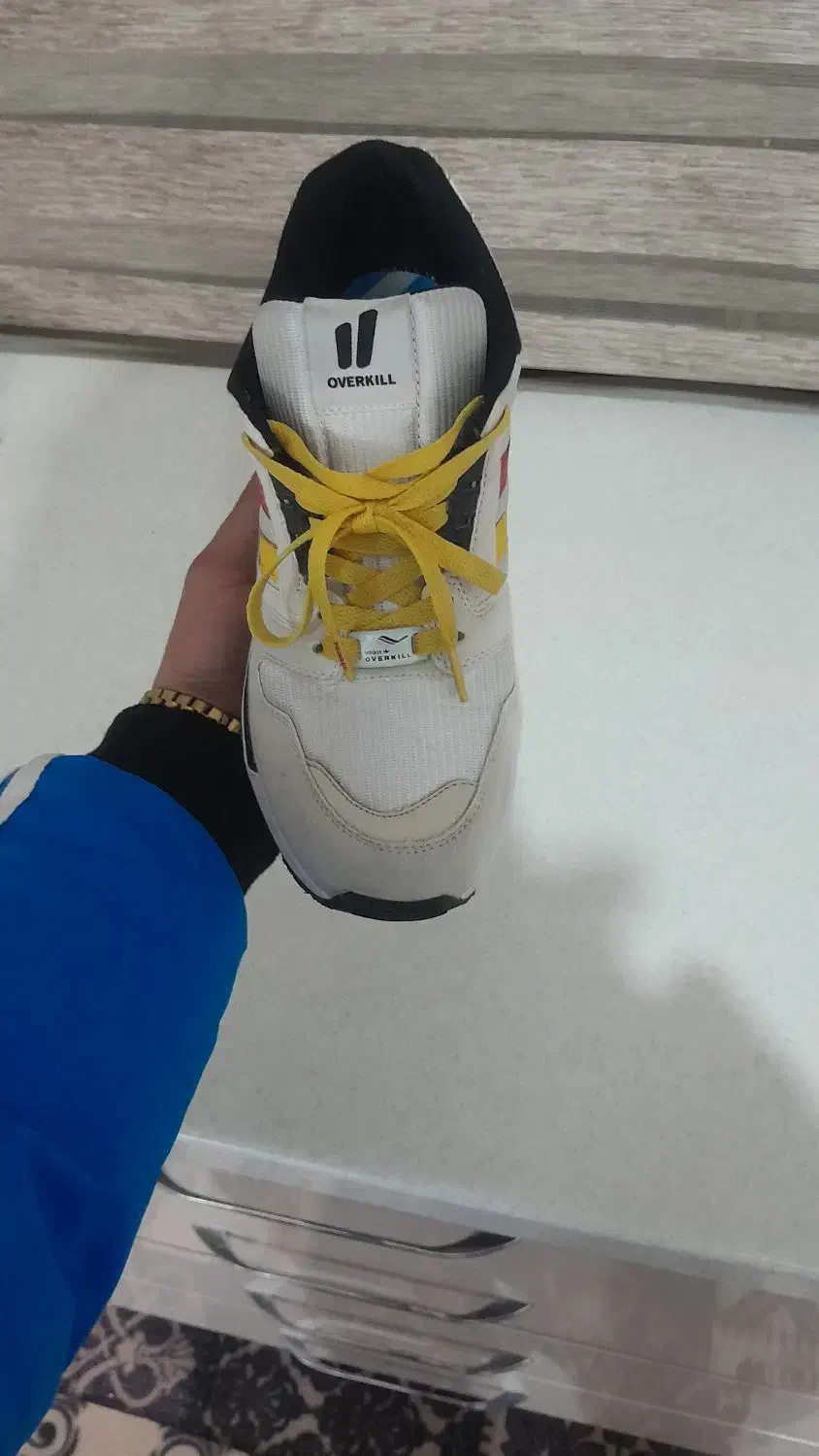 کتانی|کیف، کفش، کمربند|میانه, |دیوار