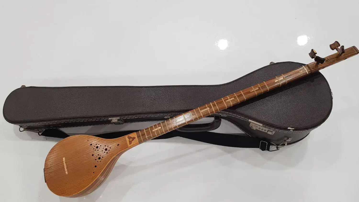 سه تار|سازهای سنتی|شیراز, ابیوردی|دیوار