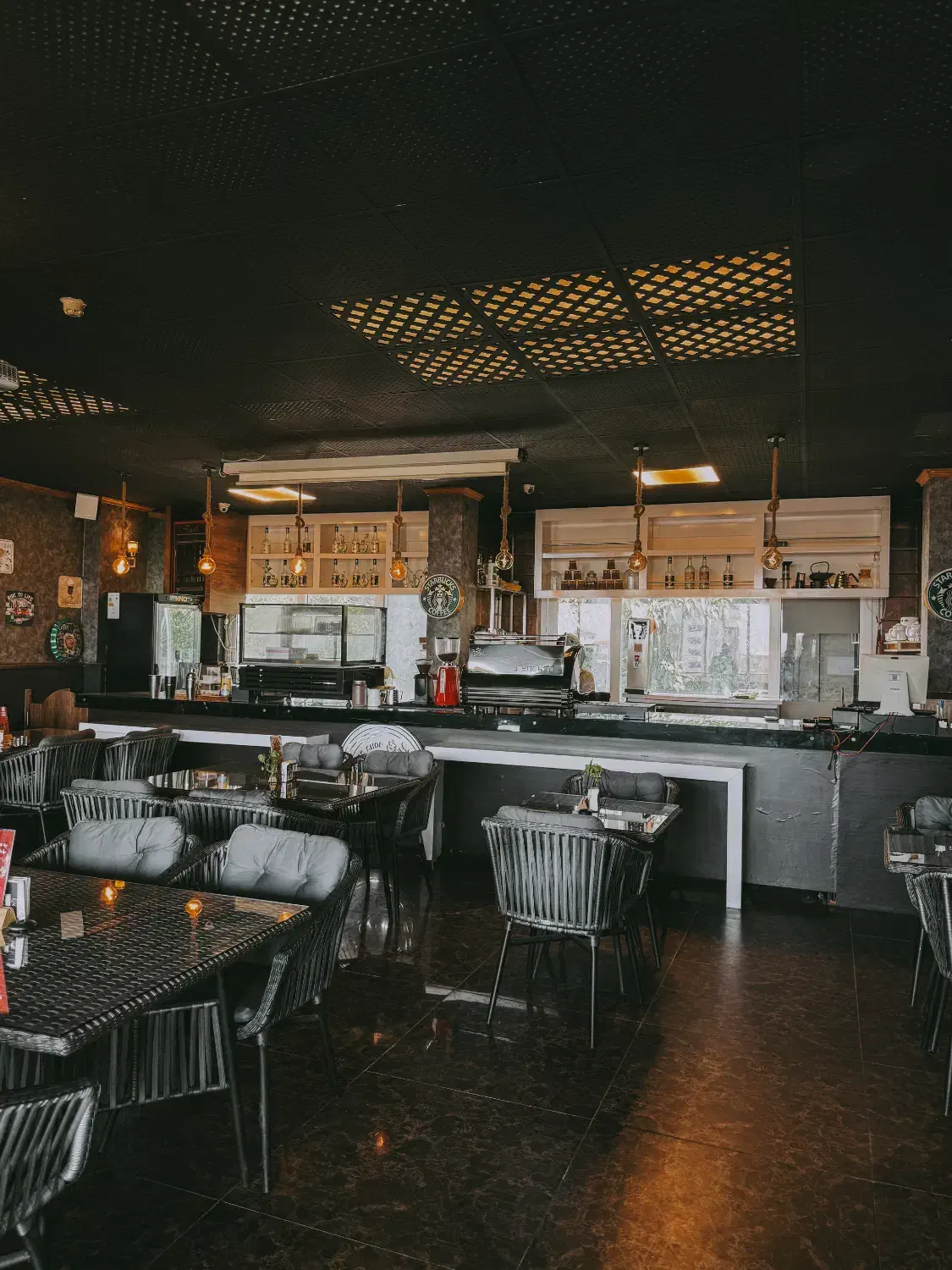 استخدام سالندار خانم جوان / با بیمه|استخدام خدمات فروشگاه و رستوران|لاهیجان, رجایی|دیوار