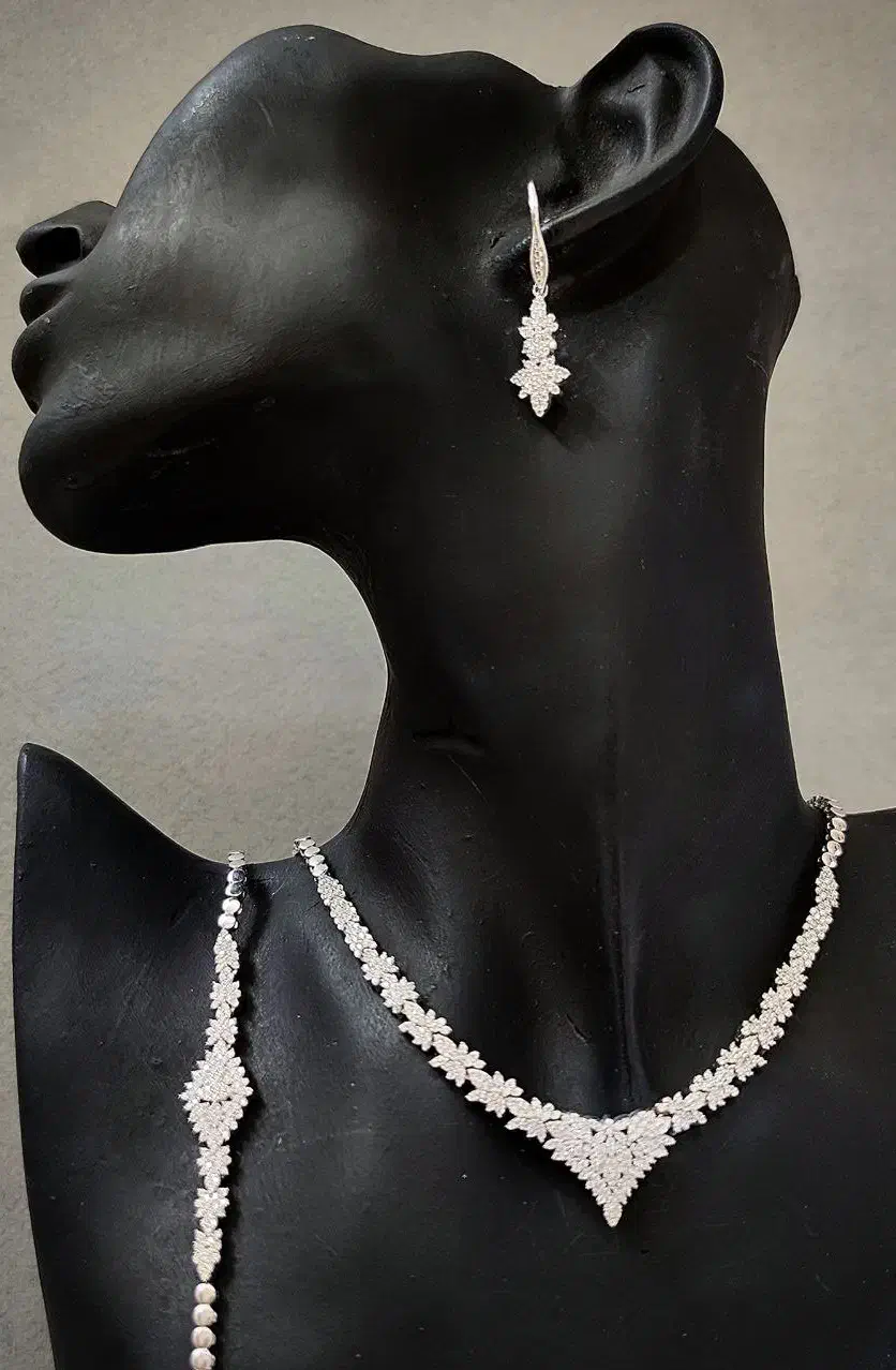 سرویس نقره روکش طلای سفید همراه ساعت نقره لوکس|بدلیجات|تبریز, |دیوار