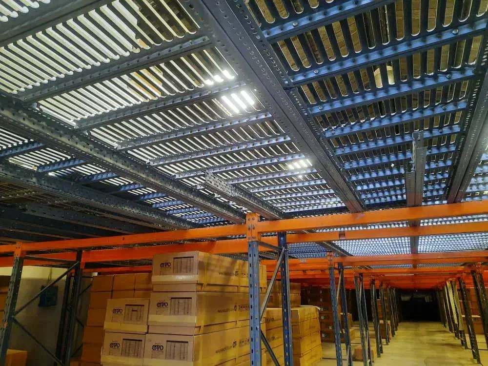 بالکن ارتفاع 5 متری با قفسه|فروشگاه و مغازه|قمرود, |دیوار