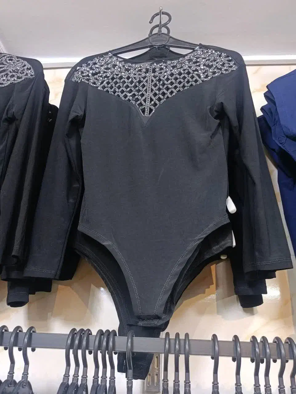 فروش عمده لباس زنانه زیر قیمت بازار|لباس|محمدشهر, شهرک چمران|دیوار