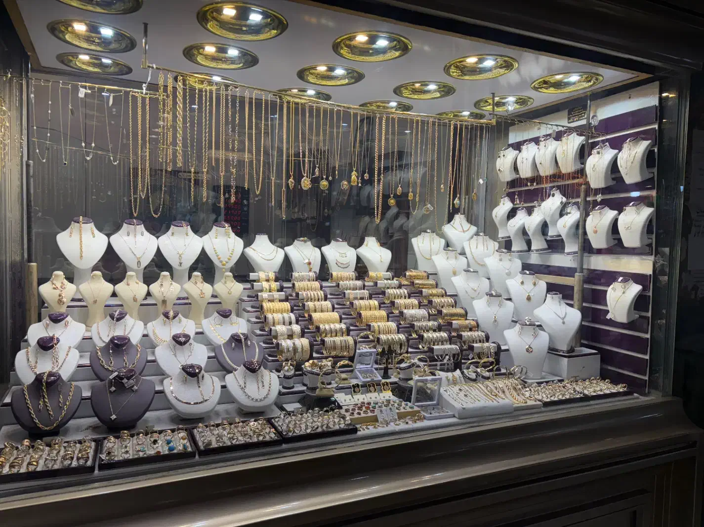 دکور و مانکن طلا فروشی|فروشگاه و مغازه|اراک, |دیوار