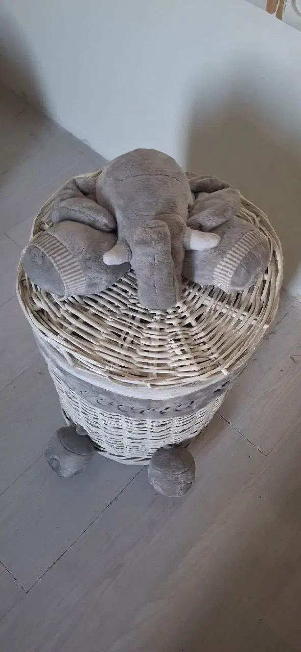 فرش 4 متری ماشینی،هپی چیر چرم مشکی،سبد لباس کودک|فرش|تهران, ارامنه|دیوار