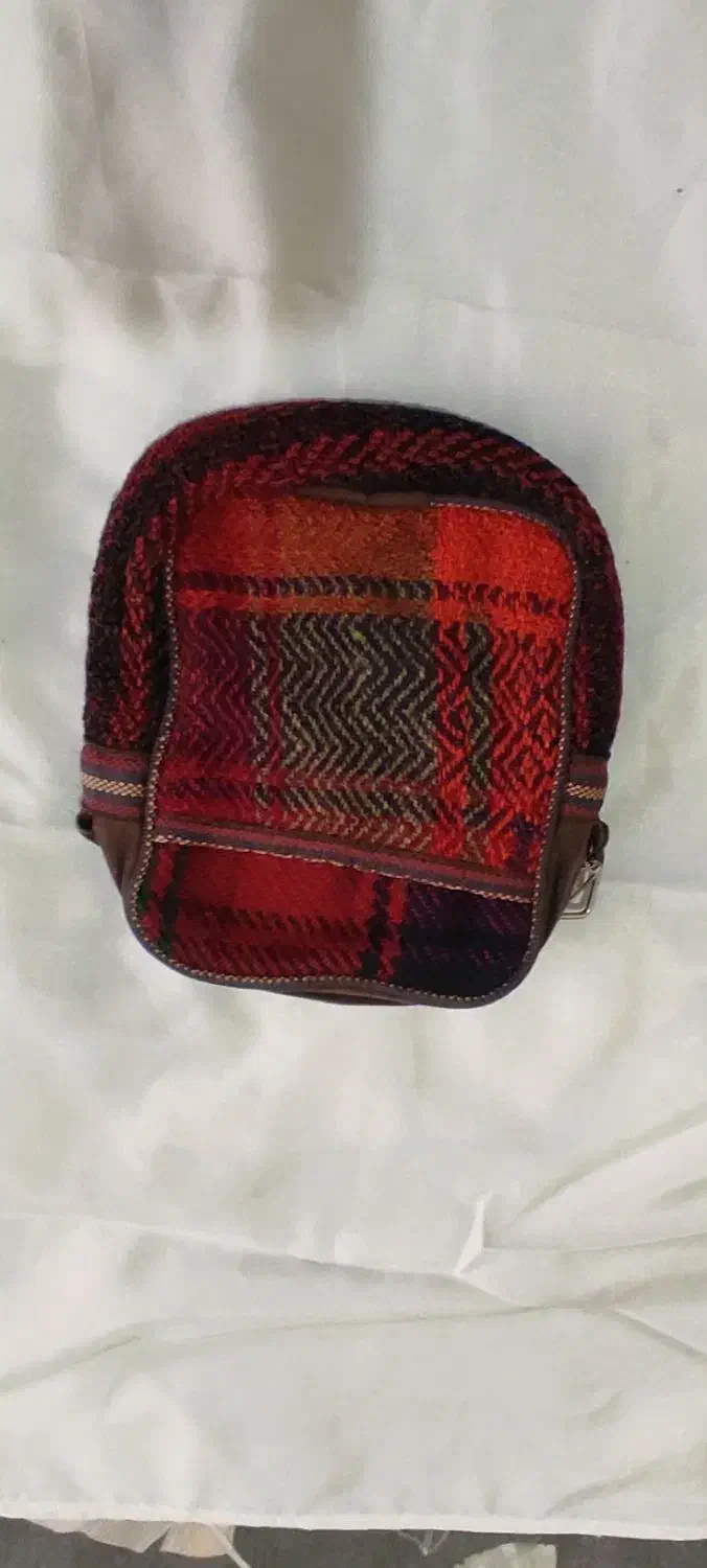 کیف|کیف، کفش، کمربند|نیشابور, مدرس|دیوار