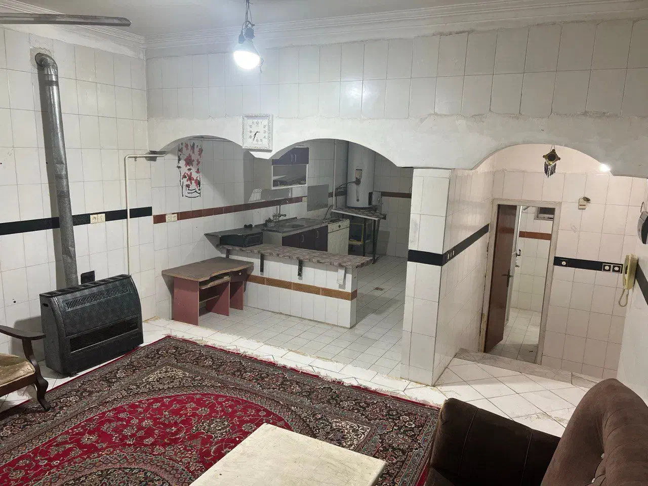 اجاره زیرزمین مبله نعل اسبی مناسب مجرد|اجارهٔ خانه و ویلا|یزد, |دیوار