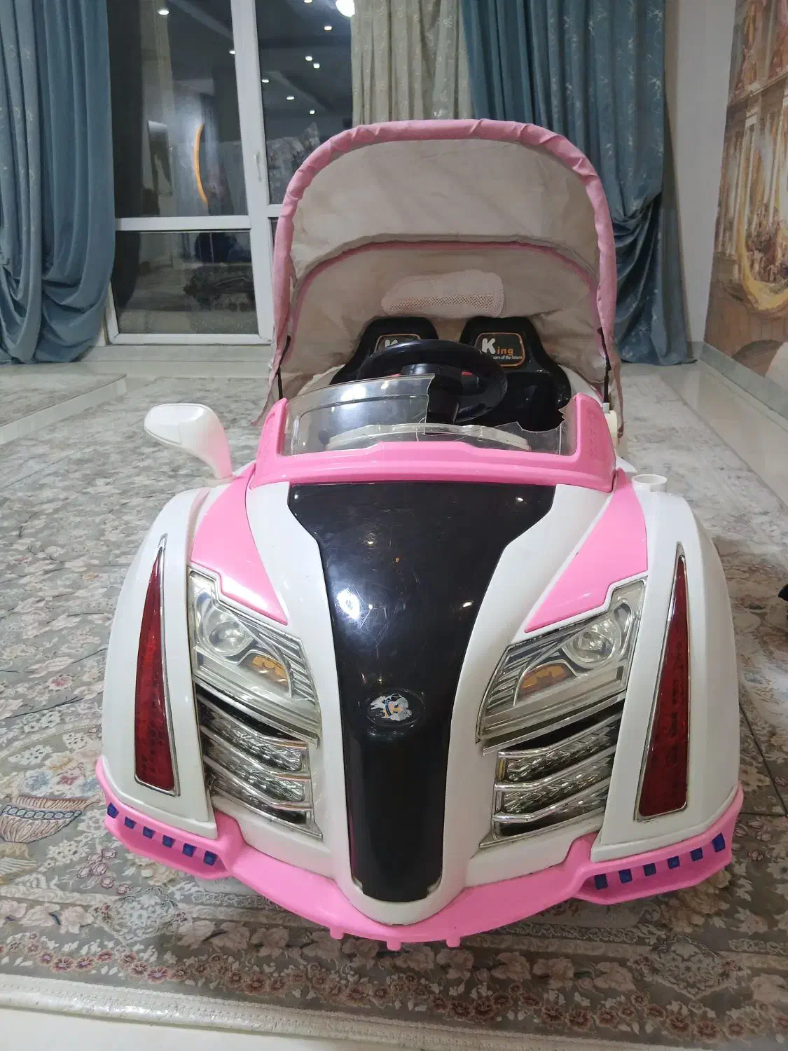 ماشین شارژی دونفره کاملا سالم فقط باتری نداره|اسباببازی بچه|کرج, شاهینویلا|دیوار