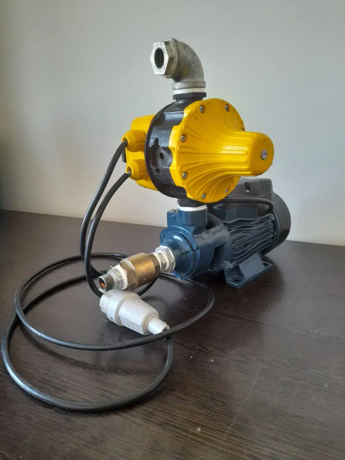 پمپ آب نیم اسب خانگی|مصالح و تجهیزات ساختمان|پرند, فاز ۶|دیوار