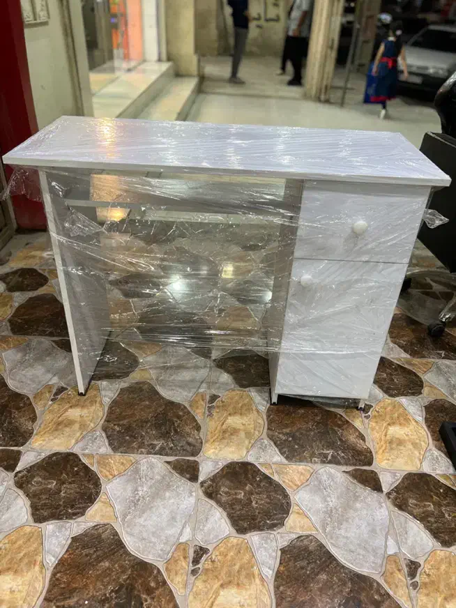 میز کاشت ناخن استند لاک|آرایشگاه و سالنهای زیبایی|اهواز, کمپلو جنوبی|دیوار