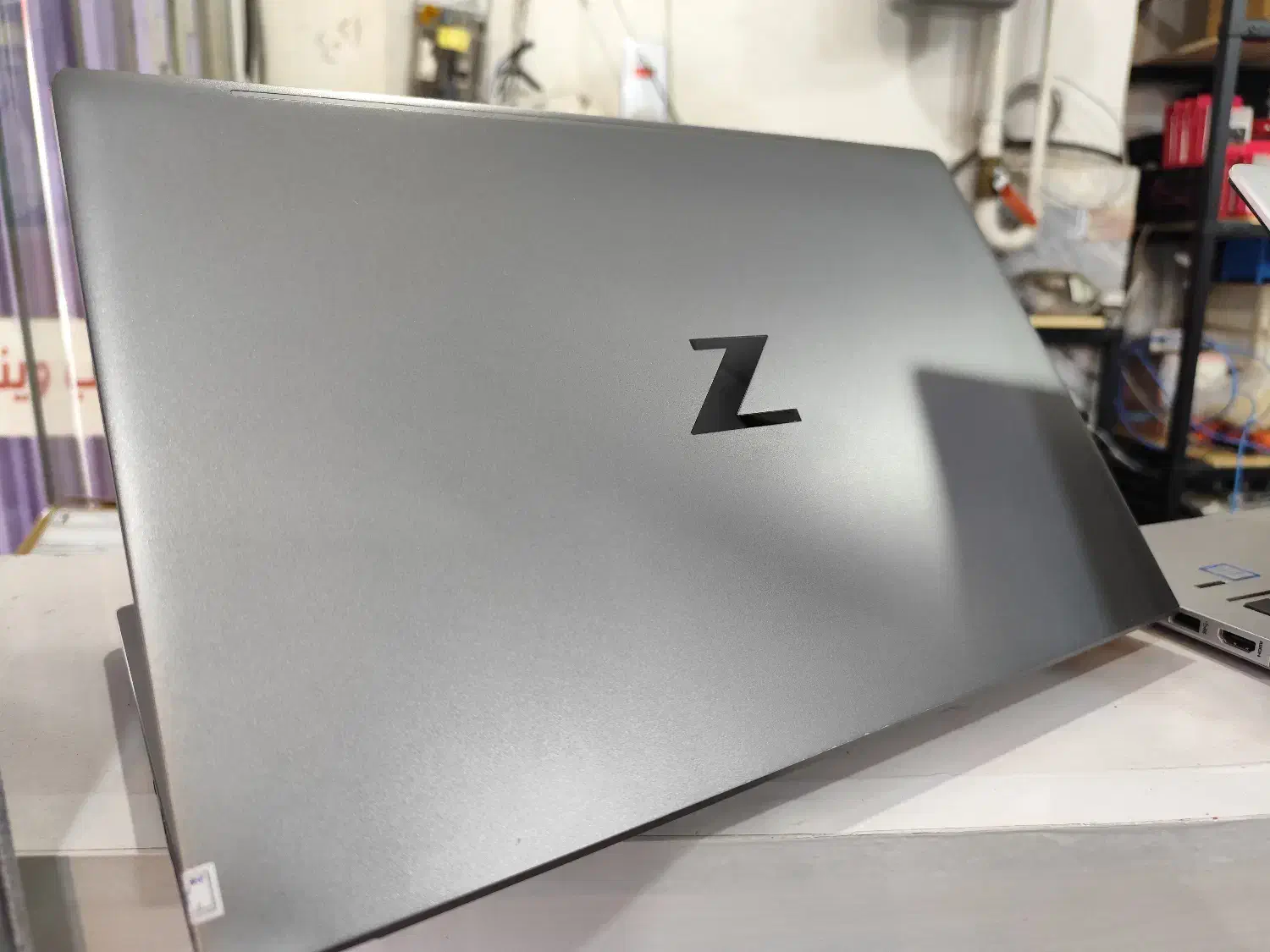 لپ تاپ زد بوک|رایانه همراه|صحنه, |دیوار