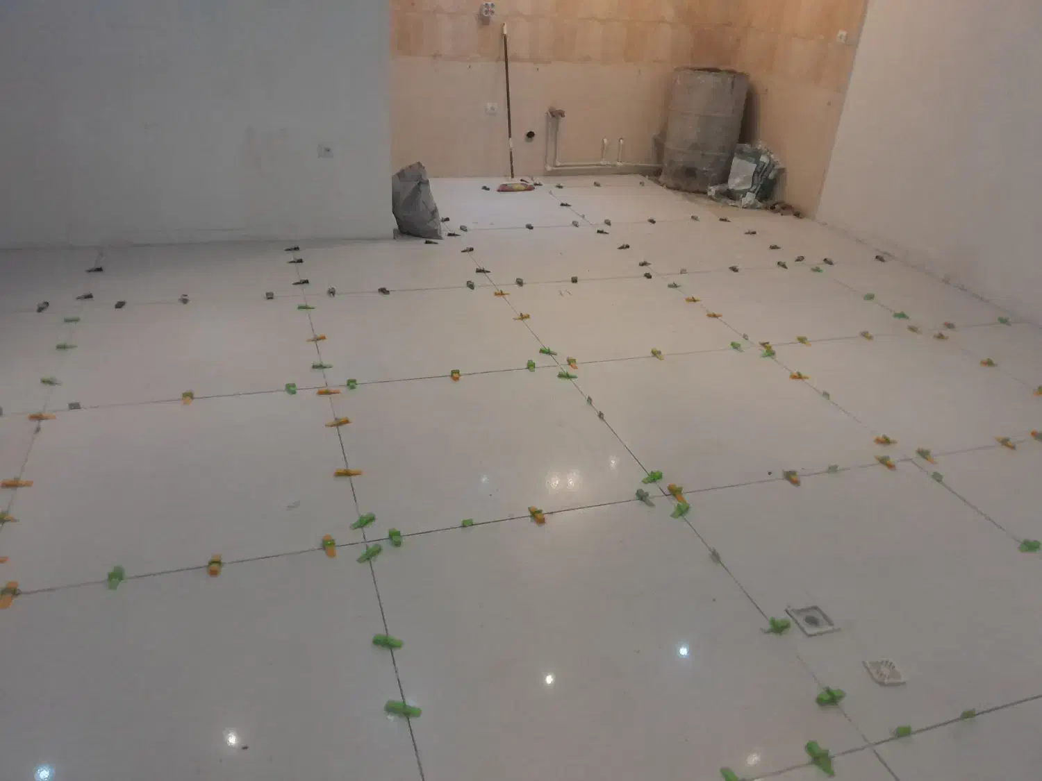 کاشی کاری سرامیک کاری کاشیکاری باچسب وسیمان|خدمات پیشه و مهارت|تبریز, |دیوار