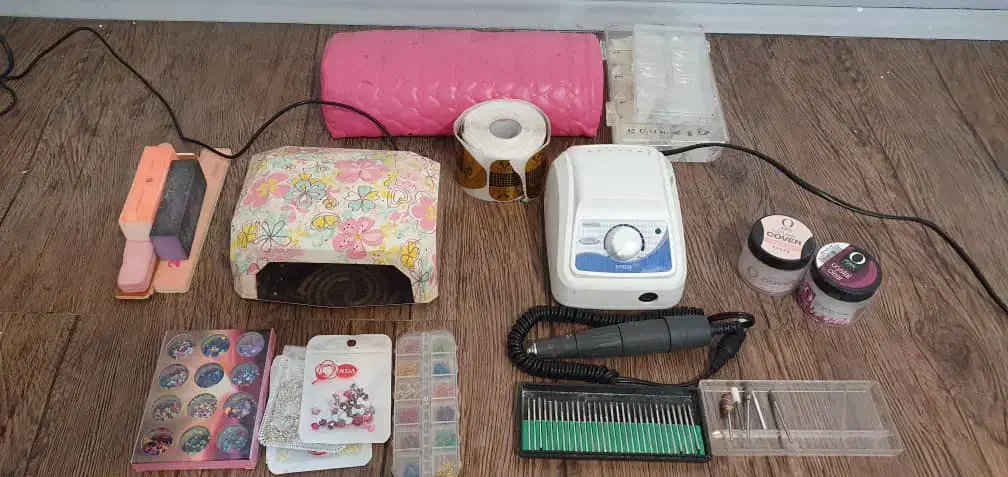 لوازم ناخن|آرایشگاه و سالنهای زیبایی|آمل, |دیوار