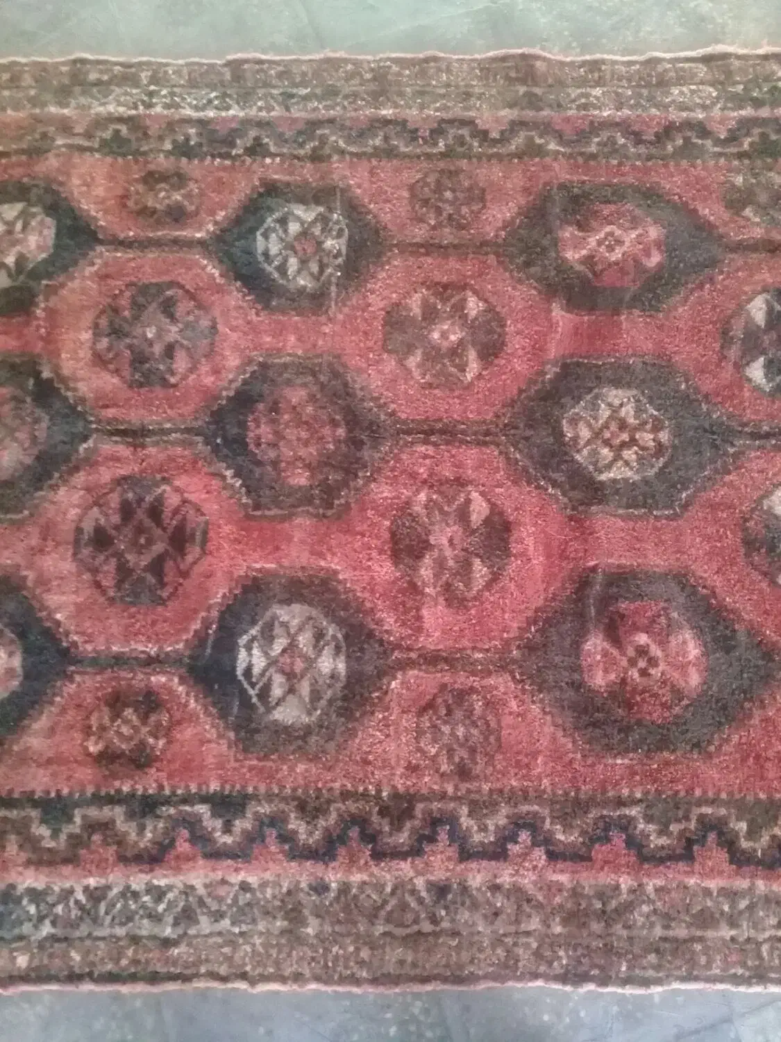 فرش قدیمی دست بافت.|فرش|بهبهان, |دیوار