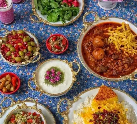 نیروی داخل آشپزخانه ( پرسنل همگی خانم )|استخدام خدمات فروشگاه و رستوران|سنندج, |دیوار