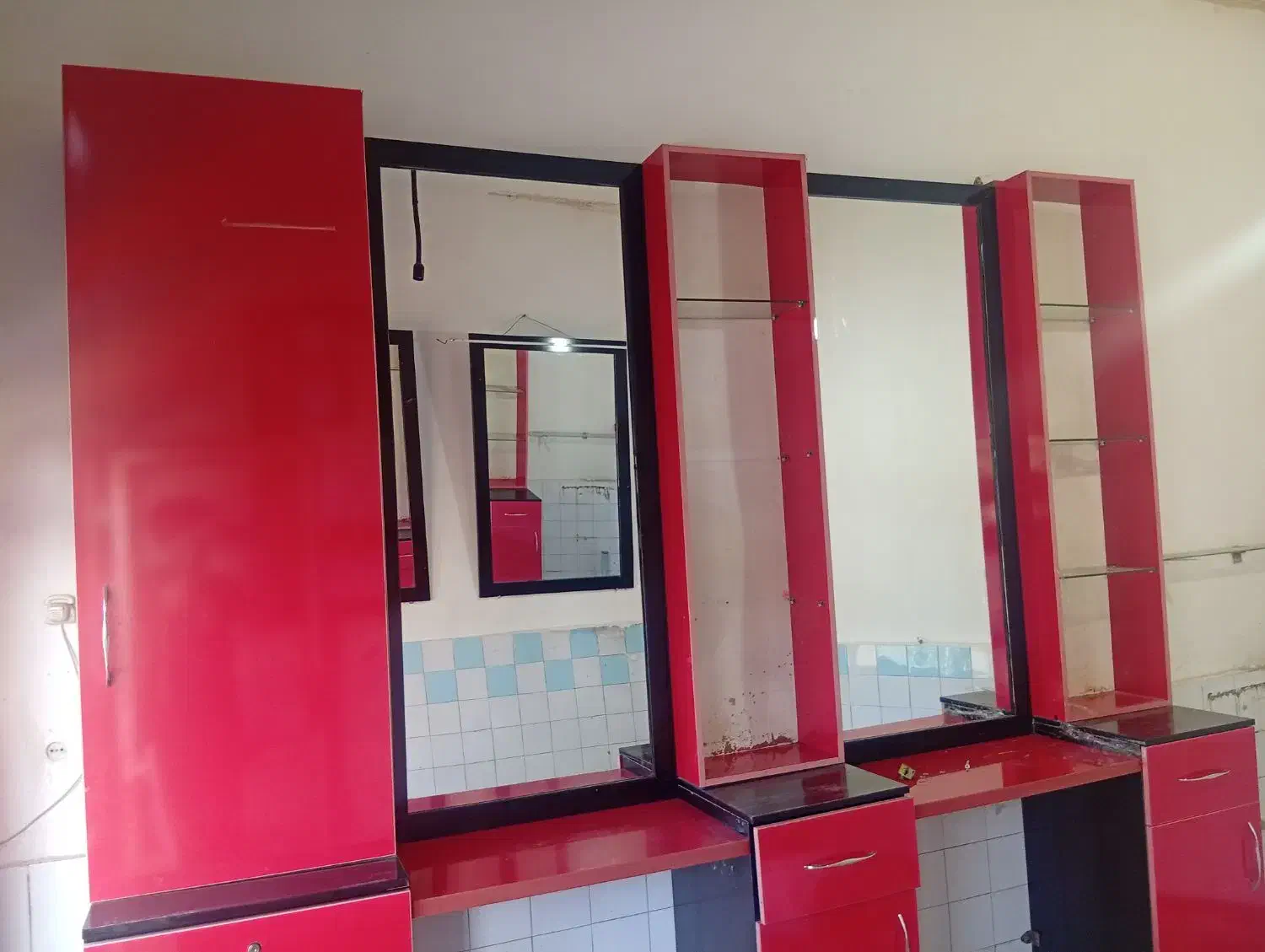 کابینت|آرایشگاه و سالن‌های زیبایی|میاندوآب, |دیوار