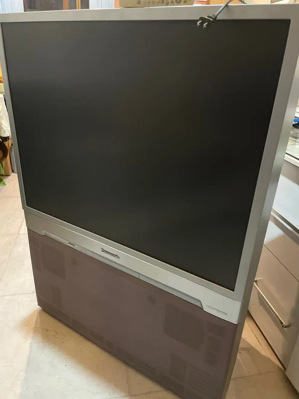 تلویزیون و صندلی اداری فروشی|سیستم صوتی خانگی|رشت, لاکان شهر|دیوار