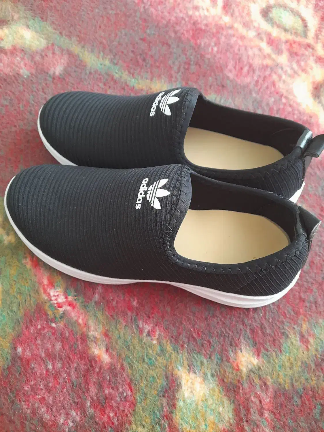 مقدار زیادی لباس درحدنو|لباس|اصفهان, بابوکان جنوبی|دیوار