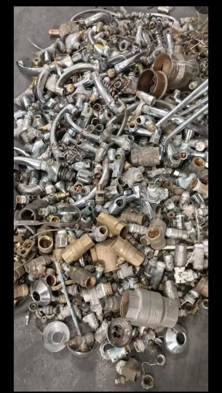 خرید وفروش ضایعات آهن چدن الومینیوم شوفاژ|عمده‌فروشی|مشهد, رضاشهر|دیوار