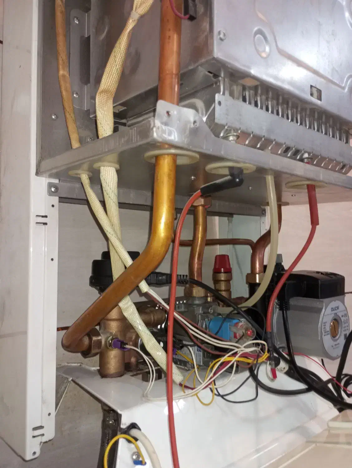 فروش پیکج و رادیاتور . نصب و تعمیر...|آبگرمکن، پکیج، شوفاژ|زاهدان, |دیوار