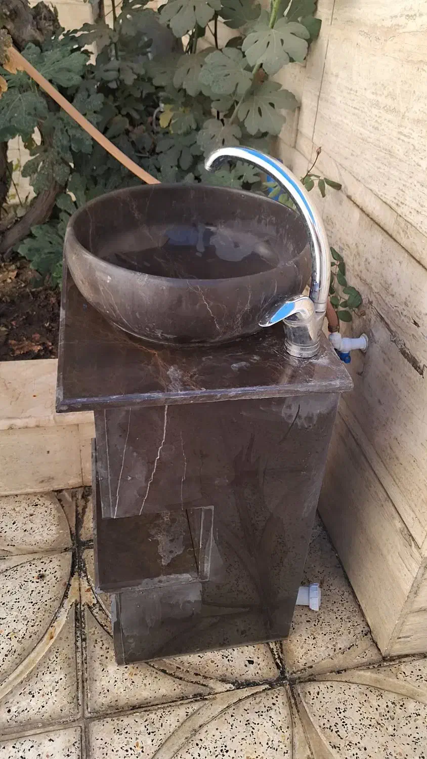 روشویی سنگی به همراه شیر اب و اینه و قاب اینه|لوازم سرویس بهداشتی|ورامین, ورامین|دیوار