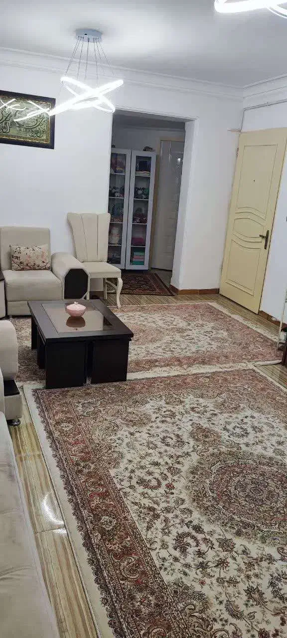 مبل هفت نفره|مبلمان خانگی و میز عسلی|رشت, لاکانی|دیوار