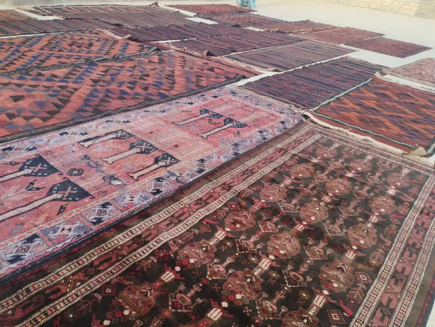 فرش دستباف قدیمی|فرش|جزنیک, |دیوار