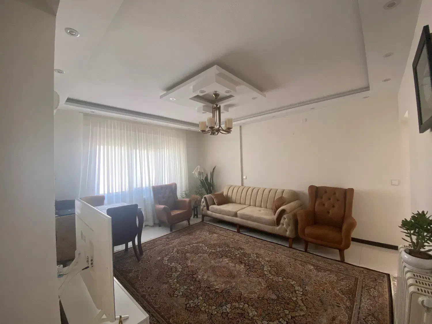 فروش مبلمان و میزنهارخوری مدل چستر در حد نو|مبلمان خانگی و میز عسلی|اندیشه, اندیشه فاز ۴|دیوار