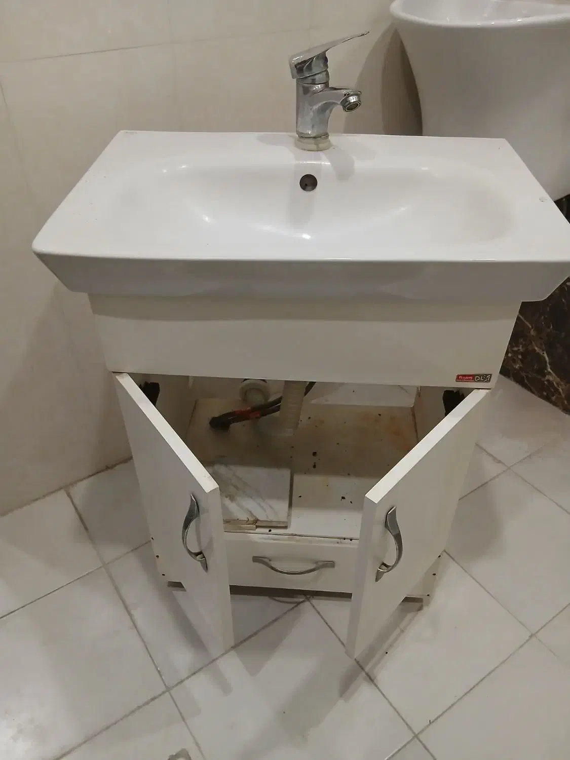 روشویی کابینت دار|لوازم سرویس بهداشتی|سرعین, |دیوار