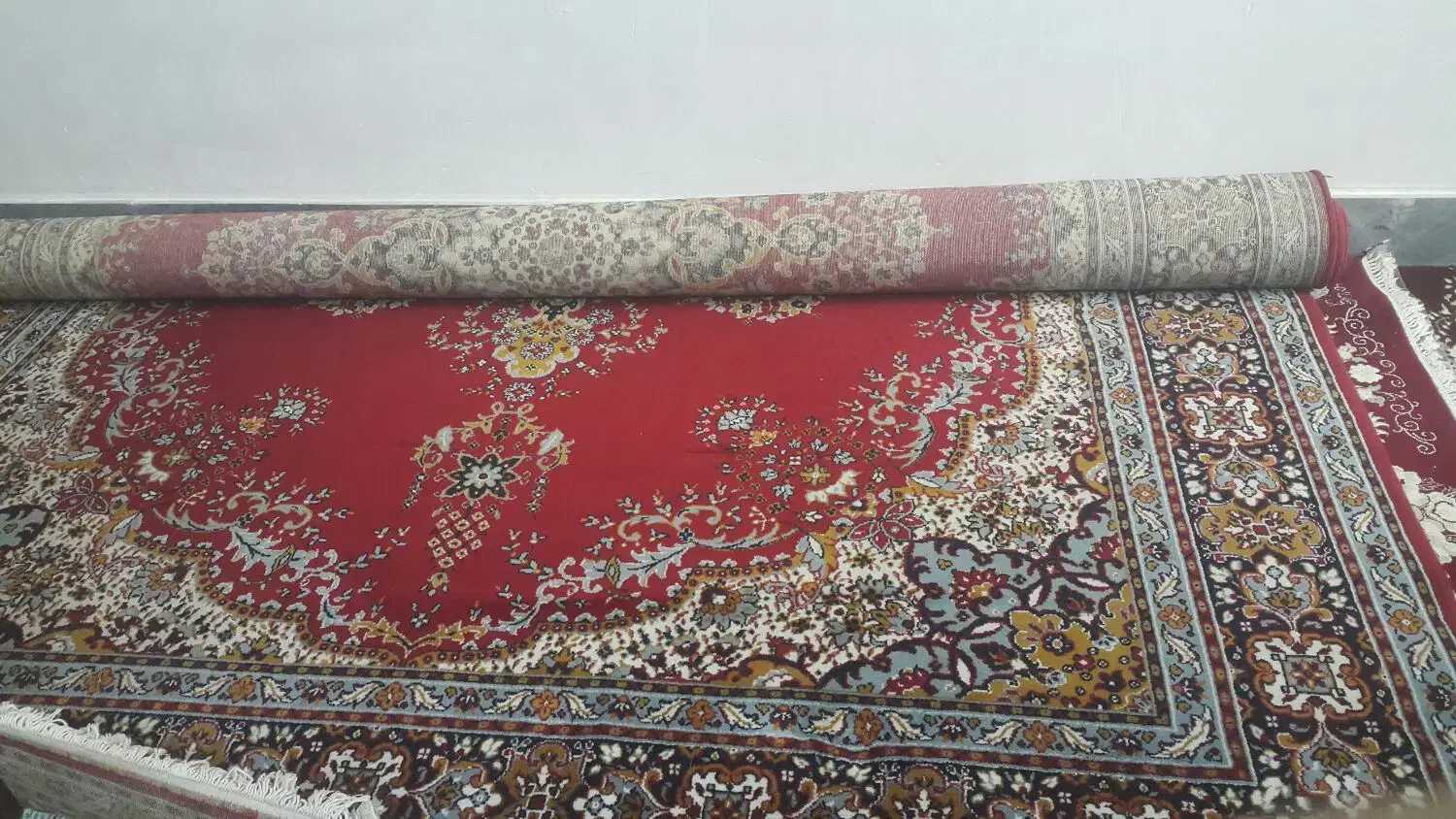 ۲عدد ۵تومن|فرش|پلدختر, |دیوار