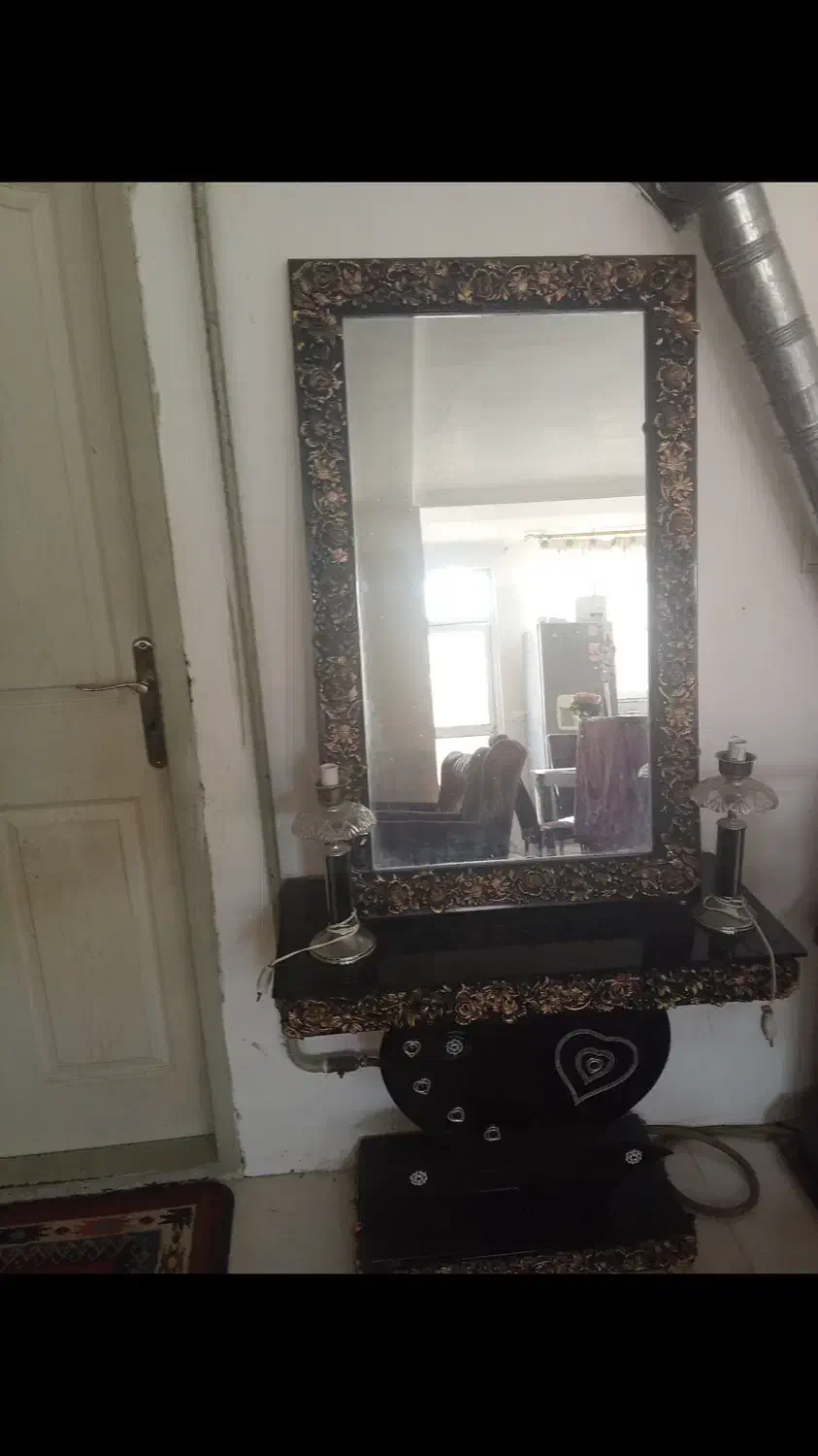 اینه شمعدان|آینه|میانه, |دیوار