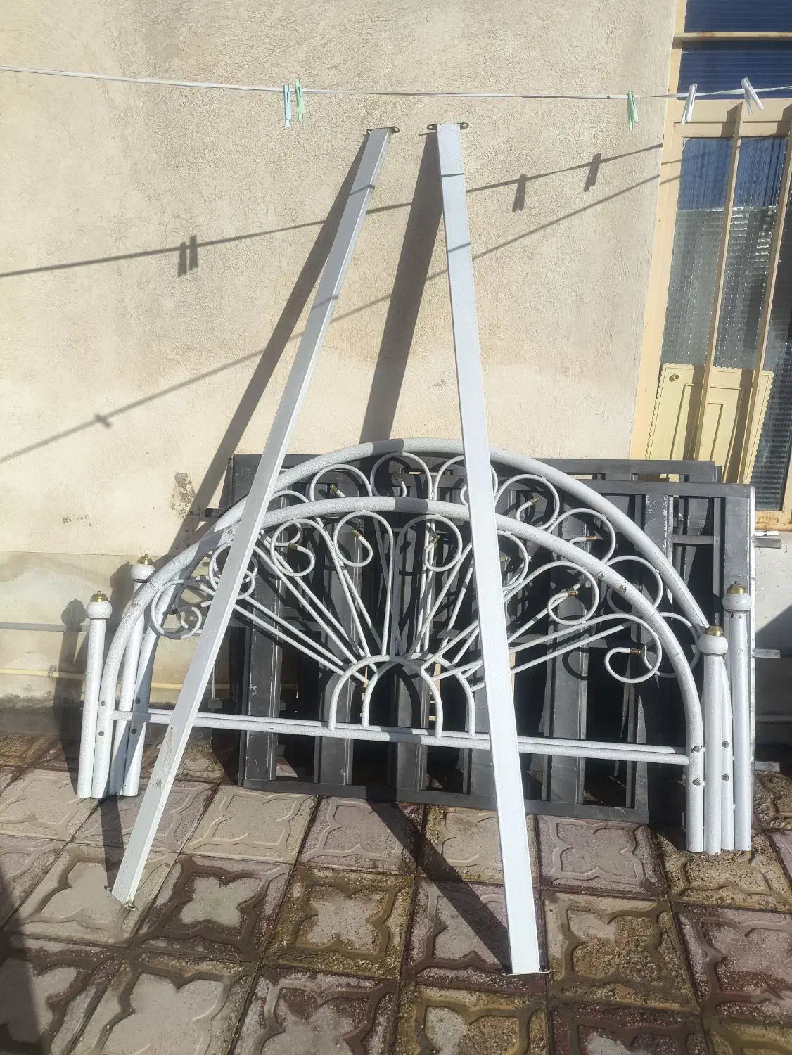 تخت دو نفره فلزی تمیز و سالم|تخت و سرویس خواب|خنج, |دیوار