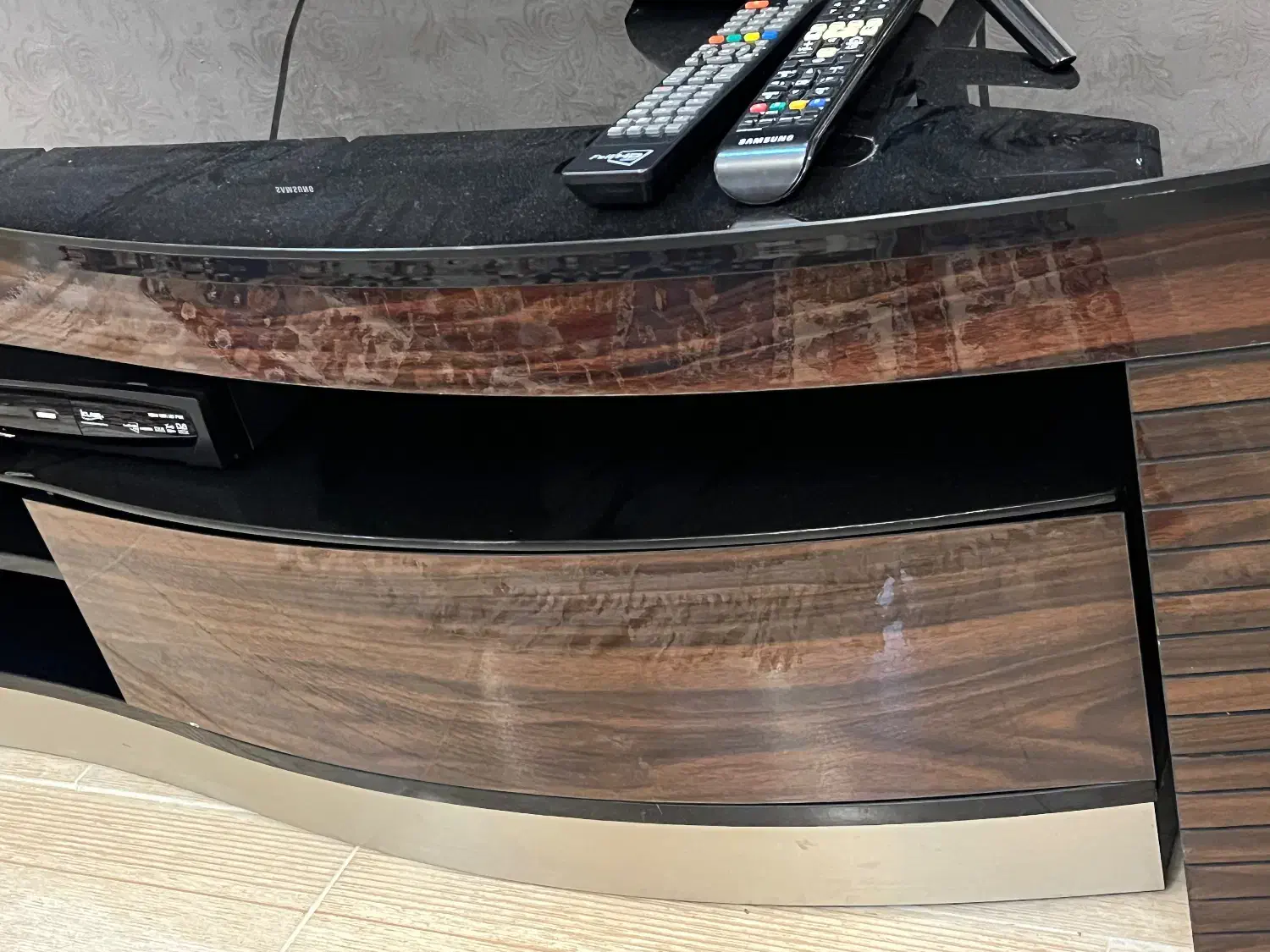 میز تلویزیون|میز تلویزیون|رشت, باهنر|دیوار