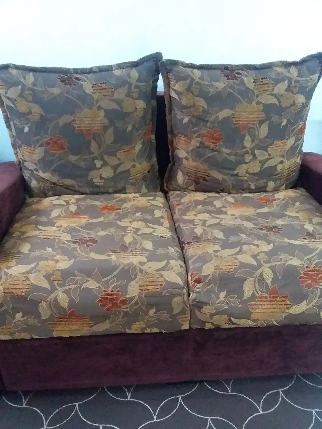 یک عددمیزتلویزیون و مبل هفت نفره|مبلمان خانگی و میز عسلی|بندر انزلی, چهارفریضه|دیوار