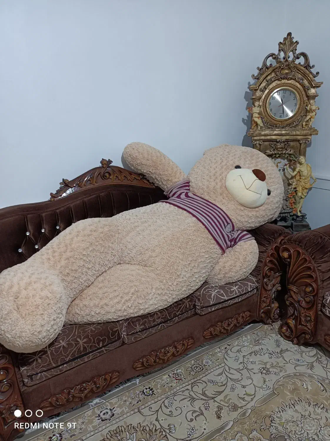 عروسک|اسباببازی|گالیکش, |دیوار