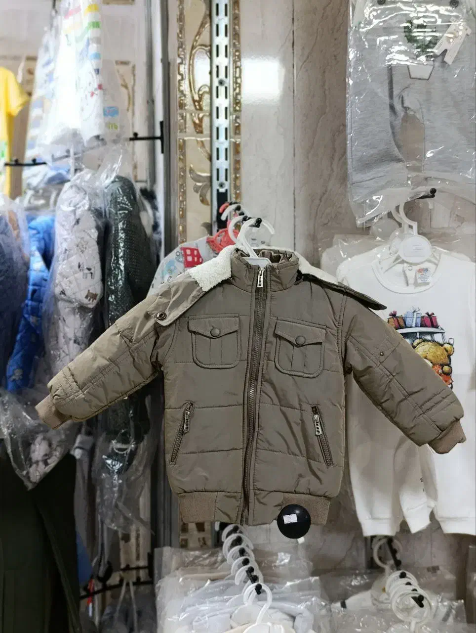 کاپشن|کفش و لباس بچه|سرپل ذهاب, |دیوار