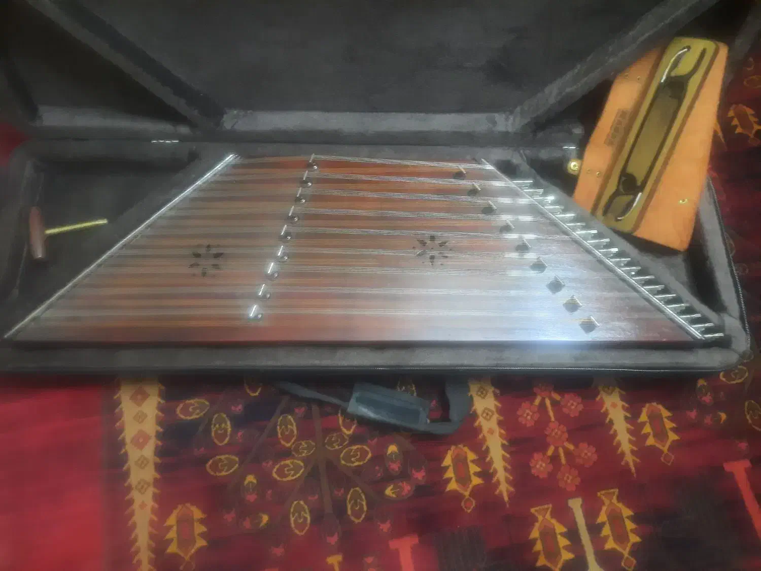 سنتور نو با چوب گردو و با ضمانت سالم بودن|سازهای سنتی|اصفهان, رهنان|دیوار