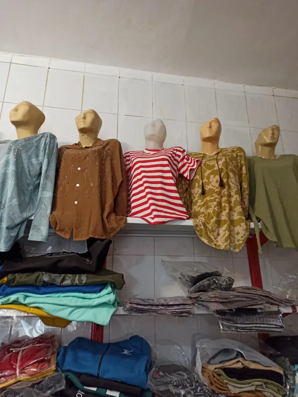 مانکن زنانه|لباس|خواف, |دیوار