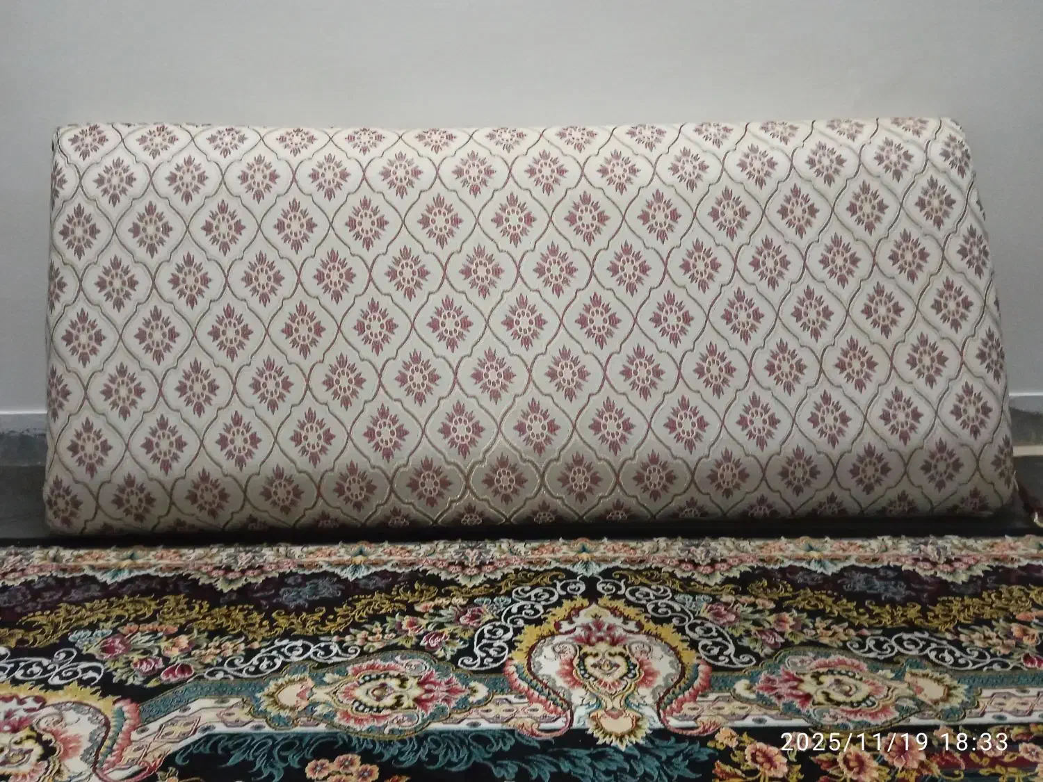 خانه و آشپزخانه فرش و گلیم وموکت|پشتی|فولادشهر, B7|دیوار