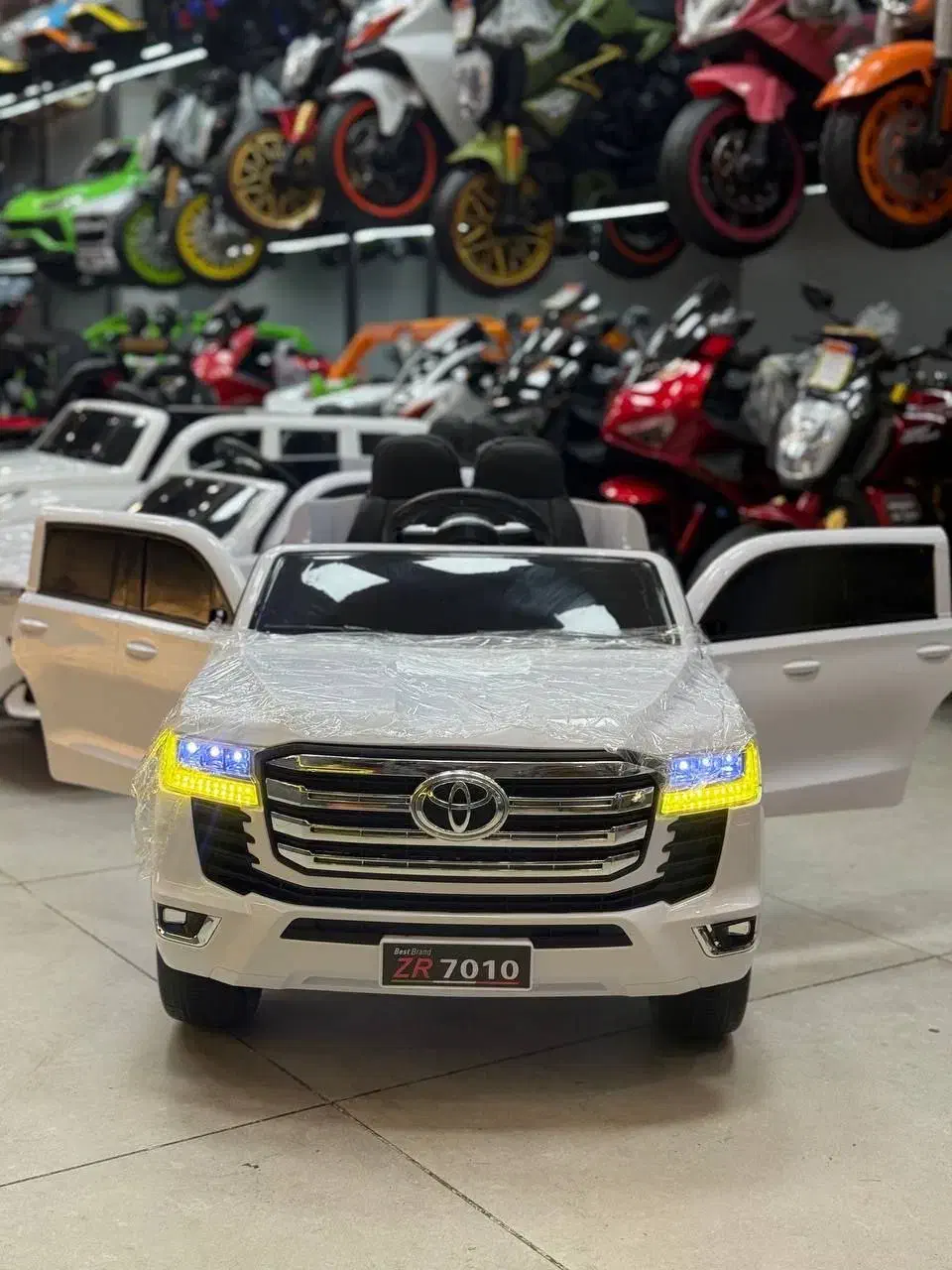 ماشین شارژی شاسی بلند تویوتا کدZR 7010 اقساطی|اسباب‌‌بازی|رشت, دیلمان|دیوار